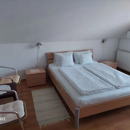 With A - C In 55117 Apartman