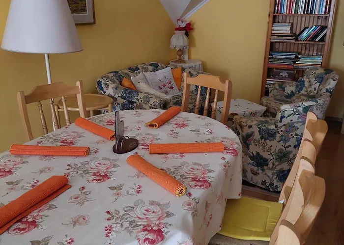 With A - C In 55117 アパート